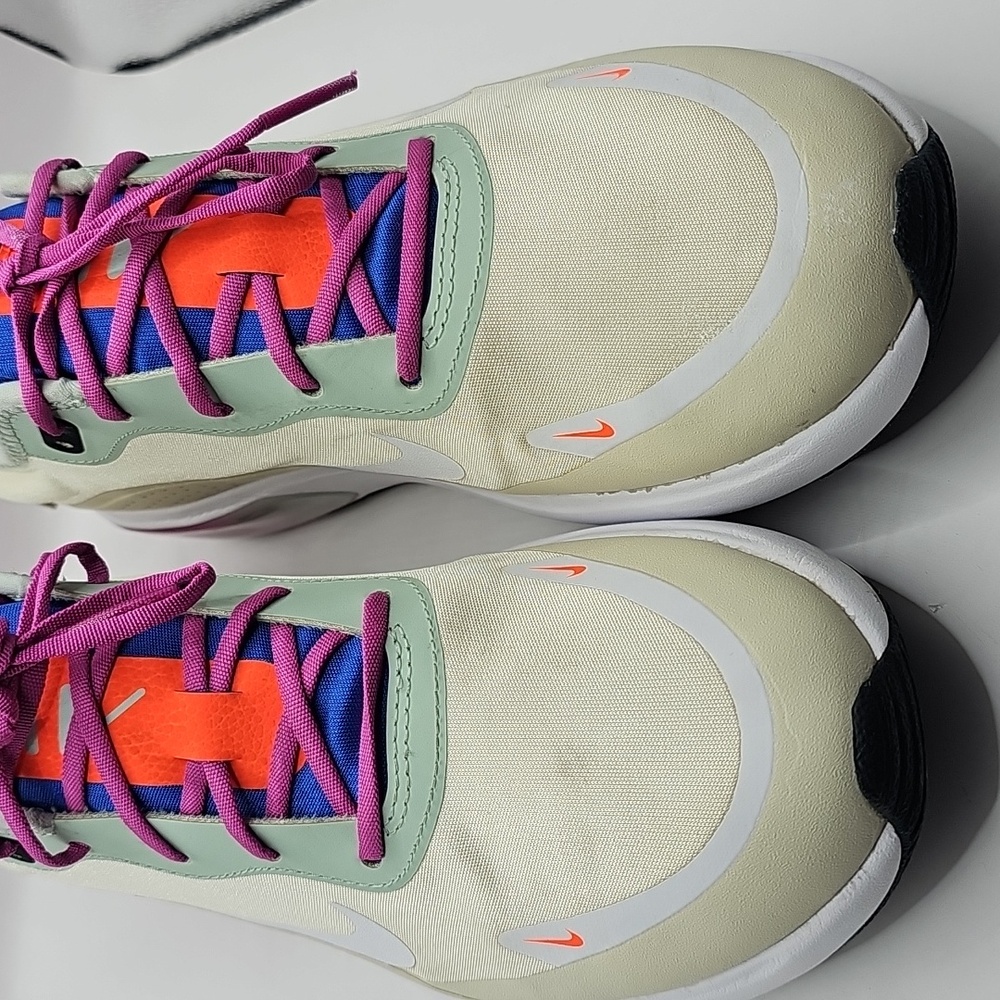 Nike Air Max Dia Fossil Hyper Crimson/ Pistachio Frost Size 8 Womens - Picture 7 of 10
